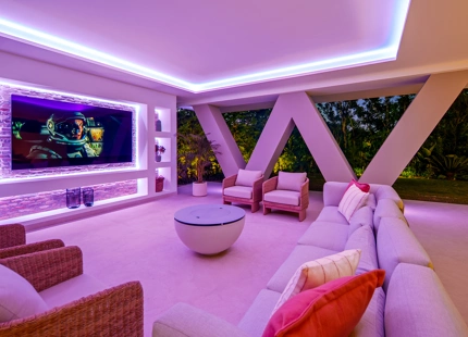 VILLA EXCEPCIONAL CON IMPRESIONANTES VISTAS Y CARACTERÍSTICAS EN NUEVA ANDALUCÍA