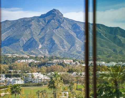 Villa en venta en Nueva Andalucia, Marbella