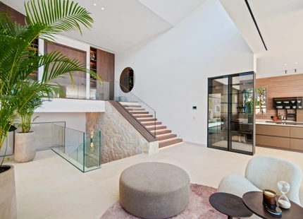 VILLA EXCEPCIONAL CON IMPRESIONANTES VISTAS Y CARACTERÍSTICAS EN NUEVA ANDALUCÍA
