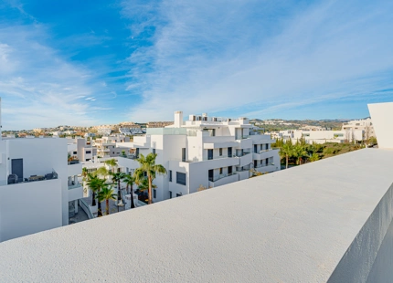 CONTEMPORARY 4-BEDROOM TOWNHOUSE WITH ROOFTOP POOL IN LA CALA DE MIJAS