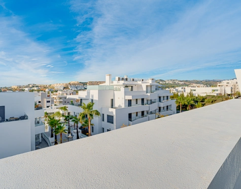 CONTEMPORARY 4-BEDROOM TOWNHOUSE WITH ROOFTOP POOL IN LA CALA DE MIJAS