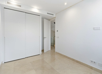 CONTEMPORARY 4-BEDROOM TOWNHOUSE WITH ROOFTOP POOL IN LA CALA DE MIJAS