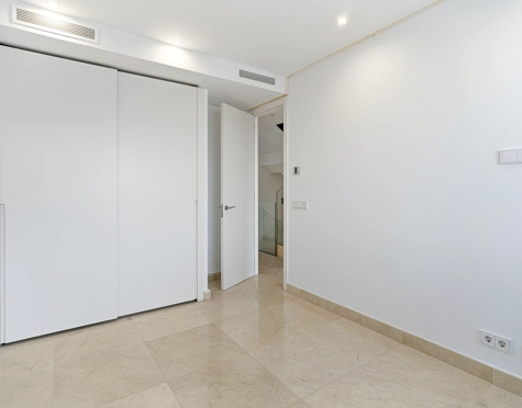 CONTEMPORARY 4-BEDROOM TOWNHOUSE WITH ROOFTOP POOL IN LA CALA DE MIJAS