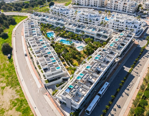 CONTEMPORARY 4-BEDROOM TOWNHOUSE WITH ROOFTOP POOL IN LA CALA DE MIJAS