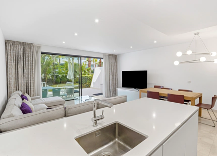 CONTEMPORARY 4-BEDROOM TOWNHOUSE WITH ROOFTOP POOL IN LA CALA DE MIJAS