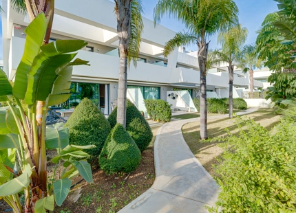 CONTEMPORARY 4-BEDROOM TOWNHOUSE WITH ROOFTOP POOL IN LA CALA DE MIJAS