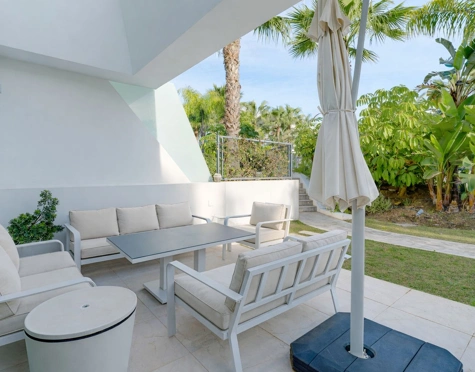 CONTEMPORARY 4-BEDROOM TOWNHOUSE WITH ROOFTOP POOL IN LA CALA DE MIJAS