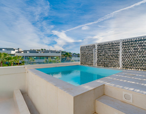 CONTEMPORARY 4-BEDROOM TOWNHOUSE WITH ROOFTOP POOL IN LA CALA DE MIJAS