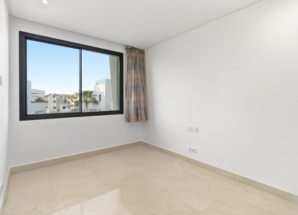 CONTEMPORARY 4-BEDROOM TOWNHOUSE WITH ROOFTOP POOL IN LA CALA DE MIJAS