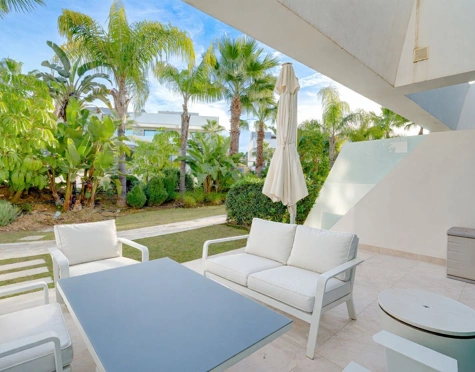CONTEMPORARY 4-BEDROOM TOWNHOUSE WITH ROOFTOP POOL IN LA CALA DE MIJAS
