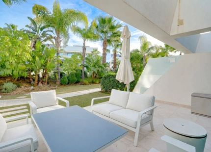 CONTEMPORARY 4-BEDROOM TOWNHOUSE WITH ROOFTOP POOL IN LA CALA DE MIJAS