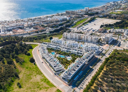 CONTEMPORARY 4-BEDROOM TOWNHOUSE WITH ROOFTOP POOL IN LA CALA DE MIJAS