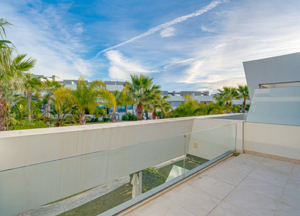 CONTEMPORARY 4-BEDROOM TOWNHOUSE WITH ROOFTOP POOL IN LA CALA DE MIJAS