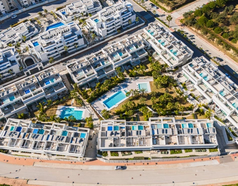 CONTEMPORARY 4-BEDROOM TOWNHOUSE WITH ROOFTOP POOL IN LA CALA DE MIJAS