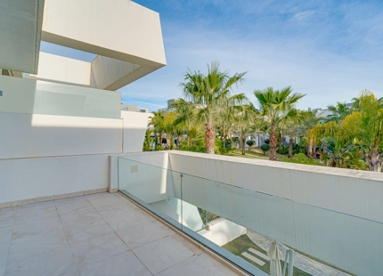CONTEMPORARY 4-BEDROOM TOWNHOUSE WITH ROOFTOP POOL IN LA CALA DE MIJAS