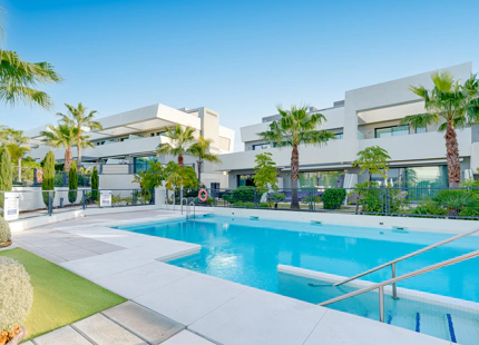 CONTEMPORARY 4-BEDROOM TOWNHOUSE WITH ROOFTOP POOL IN LA CALA DE MIJAS