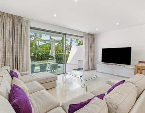 CONTEMPORARY 4-BEDROOM TOWNHOUSE WITH ROOFTOP POOL IN LA CALA DE MIJAS