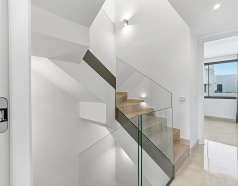 CONTEMPORARY 4-BEDROOM TOWNHOUSE WITH ROOFTOP POOL IN LA CALA DE MIJAS