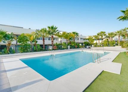 CONTEMPORARY 4-BEDROOM TOWNHOUSE WITH ROOFTOP POOL IN LA CALA DE MIJAS