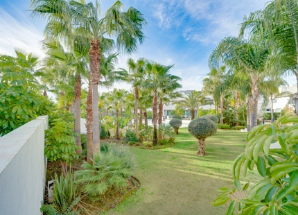 CONTEMPORARY 4-BEDROOM TOWNHOUSE WITH ROOFTOP POOL IN LA CALA DE MIJAS
