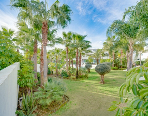 CONTEMPORARY 4-BEDROOM TOWNHOUSE WITH ROOFTOP POOL IN LA CALA DE MIJAS