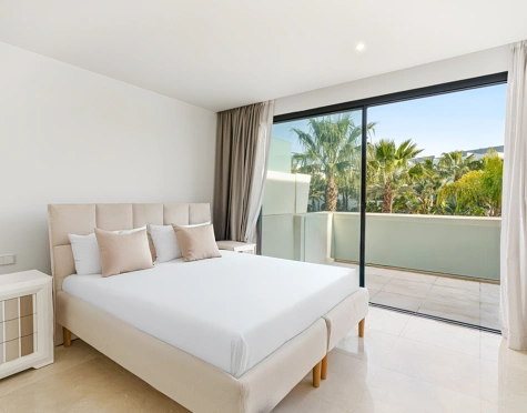 CONTEMPORARY 4-BEDROOM TOWNHOUSE WITH ROOFTOP POOL IN LA CALA DE MIJAS