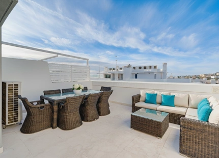 CONTEMPORARY 4-BEDROOM TOWNHOUSE WITH ROOFTOP POOL IN LA CALA DE MIJAS