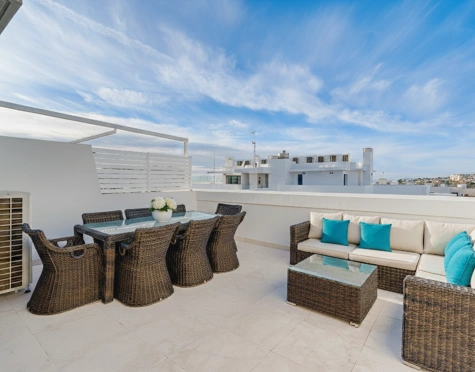 CONTEMPORARY 4-BEDROOM TOWNHOUSE WITH ROOFTOP POOL IN LA CALA DE MIJAS