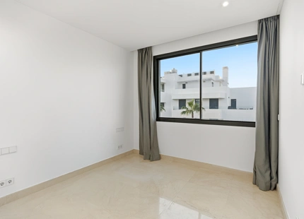 CONTEMPORARY 4-BEDROOM TOWNHOUSE WITH ROOFTOP POOL IN LA CALA DE MIJAS