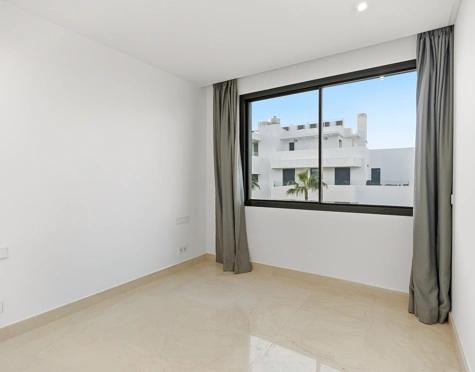 CONTEMPORARY 4-BEDROOM TOWNHOUSE WITH ROOFTOP POOL IN LA CALA DE MIJAS