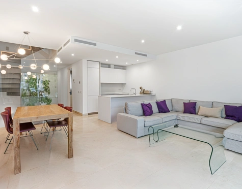 CONTEMPORARY 4-BEDROOM TOWNHOUSE WITH ROOFTOP POOL IN LA CALA DE MIJAS