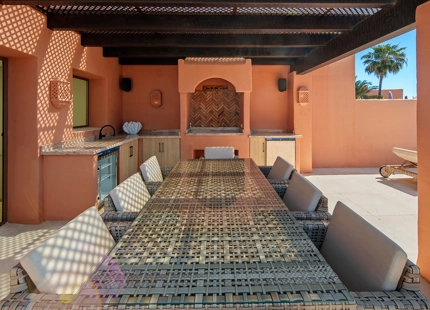 ÁTICO DÚPLEX DE LUJO EN UNA COMUNIDAD EN PRIMERA LÍNEA DE PLAYA EN LA MORERA, MARBELLA ESTE