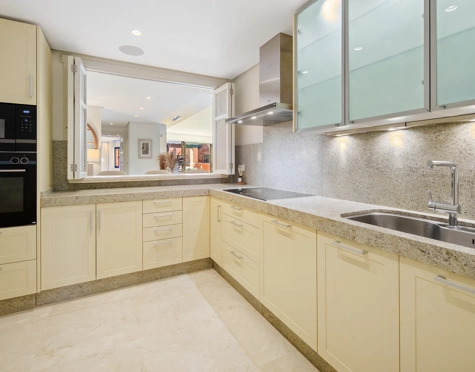 Duplex Penthouse for sale in La Morera, Marbella Este
