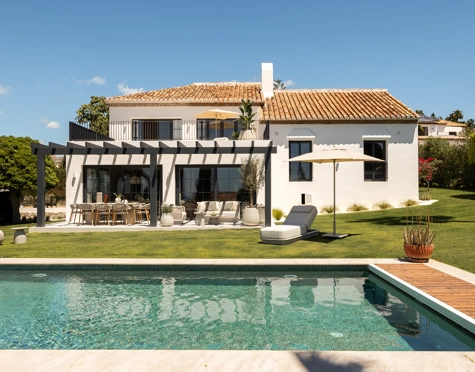 Villa for sale in Los Altos del Paraiso, Estepona