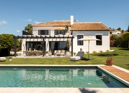 ENCANTADORA VILLA DE 4 DORMITORIOS CON IMPRESIONANTES VISTAS EN EL PARAÍSO ALTO, BENAHAVÍS