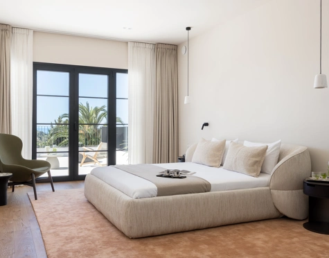 Villa for sale in Los Altos del Paraiso, Estepona