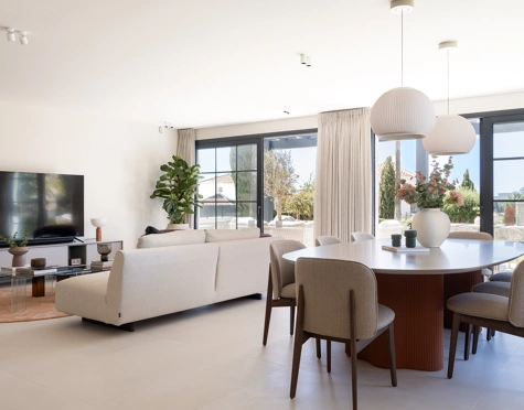 Villa for sale in Los Altos del Paraiso, Estepona