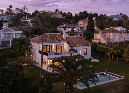 ENCANTADORA VILLA DE 4 DORMITORIOS CON IMPRESIONANTES VISTAS EN EL PARAÍSO ALTO, BENAHAVÍS