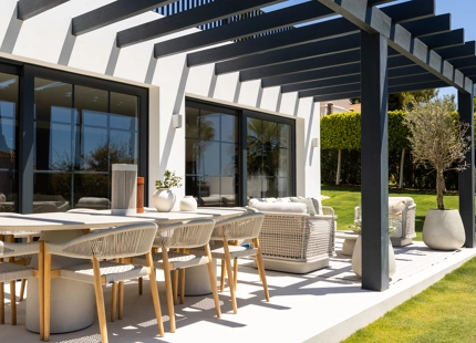 ENCANTADORA VILLA DE 4 DORMITORIOS CON IMPRESIONANTES VISTAS EN EL PARAÍSO ALTO, BENAHAVÍS