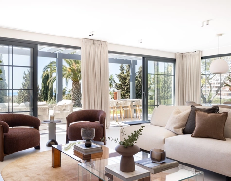 Villa for sale in Los Altos del Paraiso, Estepona