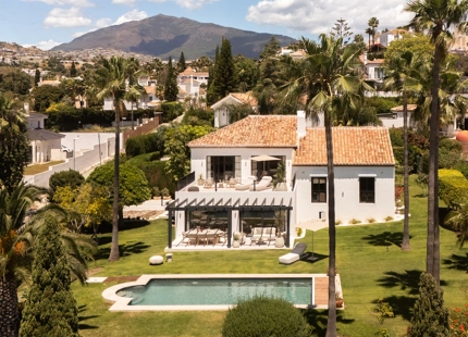ENCANTADORA VILLA DE 4 DORMITORIOS CON IMPRESIONANTES VISTAS EN EL PARAÍSO ALTO, BENAHAVÍS