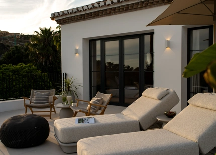 ENCANTADORA VILLA DE 4 DORMITORIOS CON IMPRESIONANTES VISTAS EN EL PARAÍSO ALTO, BENAHAVÍS