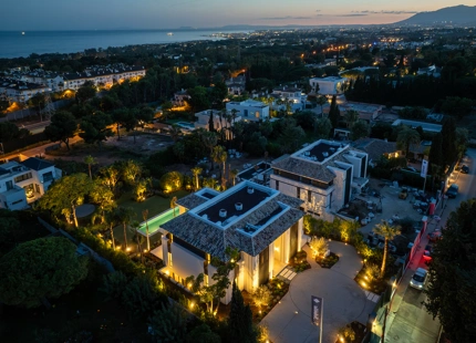 VILLA DE LUJO DE 6 DORMITORIOS CON AMPLIA PARCELA EN MARBELLA
