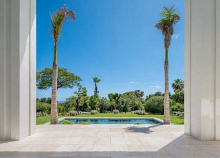VILLA DE LUJO DE 6 DORMITORIOS CON AMPLIA PARCELA EN MARBELLA