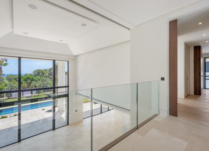 VILLA DE LUJO DE 6 DORMITORIOS CON AMPLIA PARCELA EN MARBELLA
