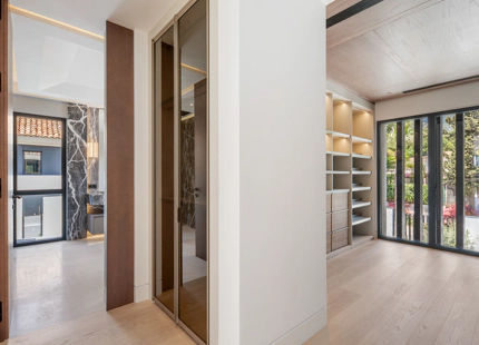 VILLA DE LUJO DE 6 DORMITORIOS CON AMPLIA PARCELA EN MARBELLA