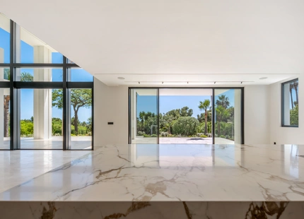 VILLA DE LUJO DE 6 DORMITORIOS CON AMPLIA PARCELA EN MARBELLA