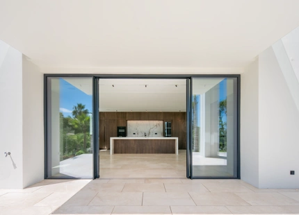 VILLA DE LUJO DE 6 DORMITORIOS CON AMPLIA PARCELA EN MARBELLA
