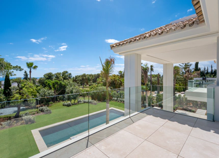 VILLA DE LUJO DE 6 DORMITORIOS CON AMPLIA PARCELA EN MARBELLA