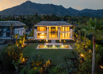 VILLA DE LUJO DE 6 DORMITORIOS CON AMPLIA PARCELA EN MARBELLA
